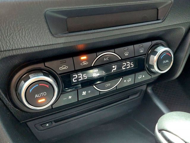 2018年Mazda3 2.0 5D  抬頭顯示器/I-KEY/AEB自動緊急煞車系統  第12張相片