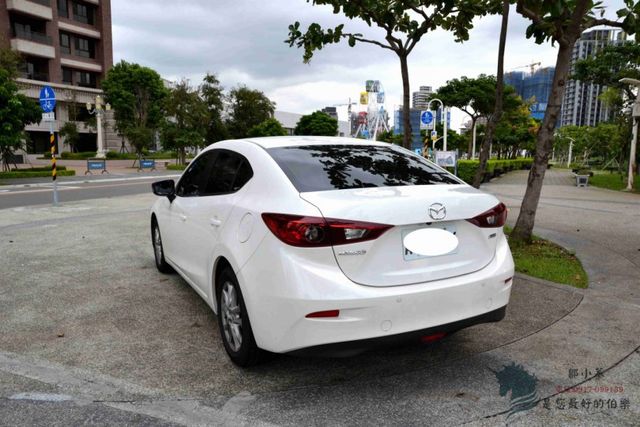 2017年Mazda3 4D 頂級  定速巡航/I-KEY/盲點偵測  第8張相片