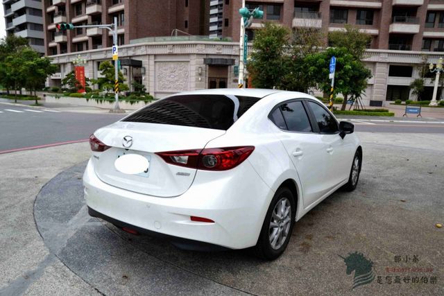2017年Mazda3 4D 頂級  定速巡航/I-KEY/盲點偵測  第10張相片