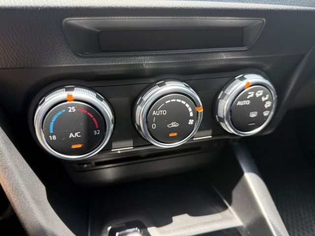 2017年Mazda3 4D  定速巡航/免鑰匙啟動/盲點偵測  第11張相片