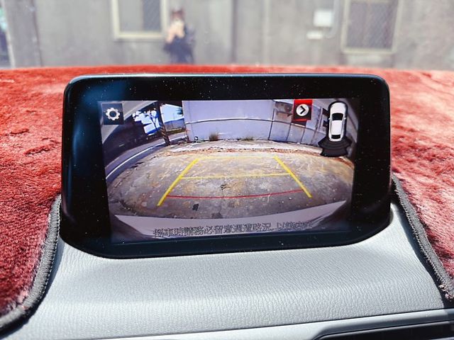 2017年Mazda3 4D  定速巡航/免鑰匙啟動/盲點偵測  第13張相片