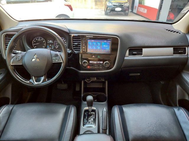 2017年Mitsubishi Outlander 汽油五人座 ACC主動跟車/電動天窗/免鑰匙啟動  第4張相片