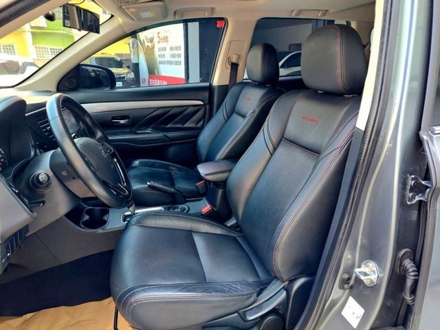 2017年Mitsubishi Outlander 汽油五人座 ACC主動跟車/電動天窗/免鑰匙啟動  第5張相片