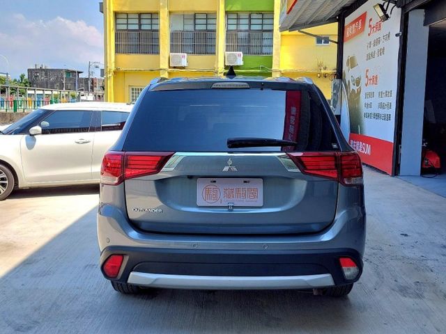 2017年Mitsubishi Outlander 汽油五人座 ACC主動跟車/電動天窗/免鑰匙啟動  第16張相片