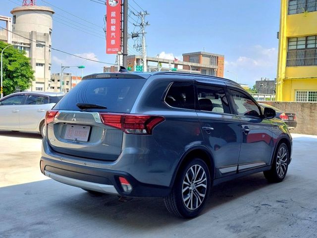 2017年Mitsubishi Outlander 汽油五人座 ACC主動跟車/電動天窗/免鑰匙啟動  第17張相片