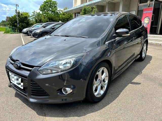 2015年Ford Focus 5D 2.0S 柴油車 電動天窗/免鑰匙啟動/自動停車系統  第1張相片