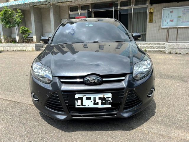 2015年Ford Focus 5D 2.0S 柴油車 電動天窗/免鑰匙啟動/自動停車系統  第2張相片