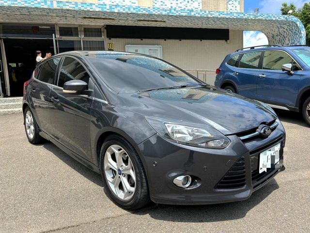 2015年Ford Focus 5D 2.0S 柴油車 電動天窗/免鑰匙啟動/自動停車系統  第3張相片