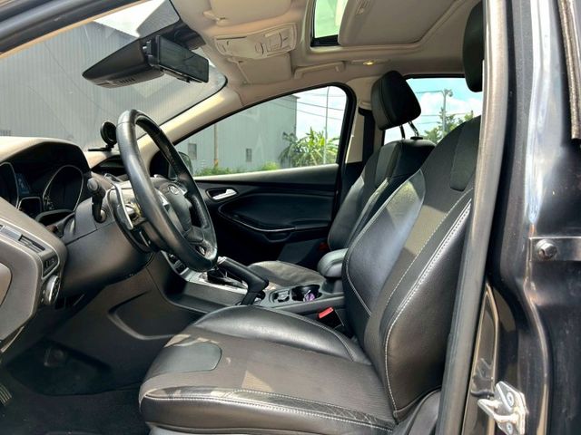 2015年Ford Focus 5D 2.0S 柴油車 電動天窗/免鑰匙啟動/自動停車系統  第4張相片