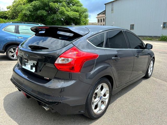 2015年Ford Focus 5D 2.0S 柴油車 電動天窗/免鑰匙啟動/自動停車系統  第9張相片