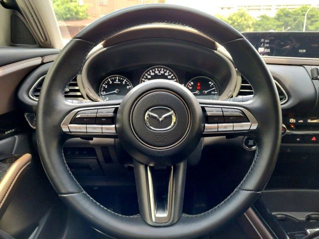 2022年CX-30 Signature ~BOSE音響/駕駛座電動調整/電動尾門/抬頭顯示器/原廠保養履歷齊全~  第7張相片