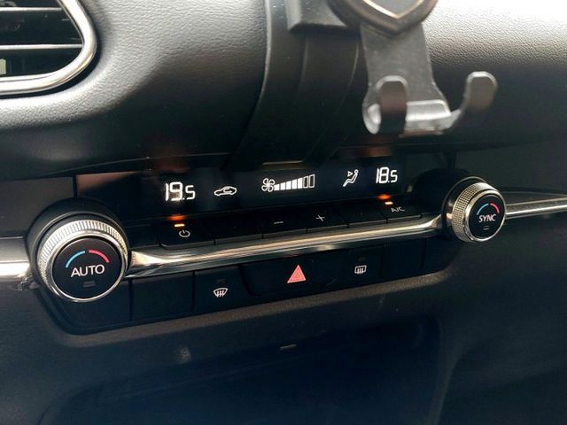 2022年CX-30 Signature ~BOSE音響/駕駛座電動調整/電動尾門/抬頭顯示器/原廠保養履歷齊全~  第17張相片