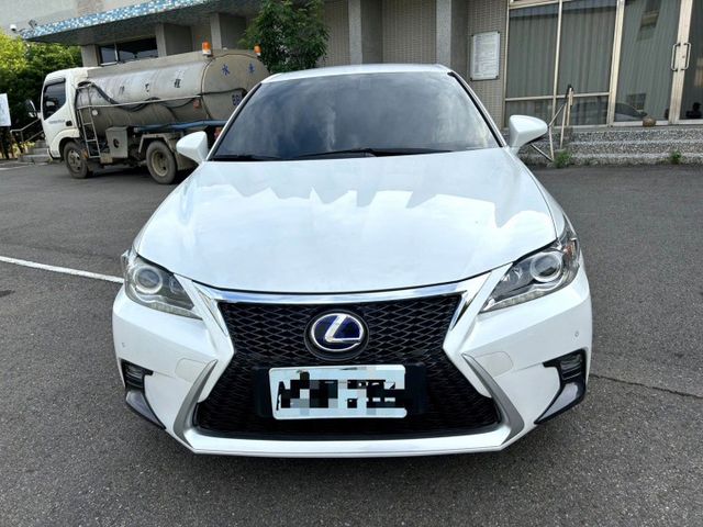 2016年Lexus CT200h 豪華版 I-KEY/倒車顯影/雙前座電動椅  第2張相片