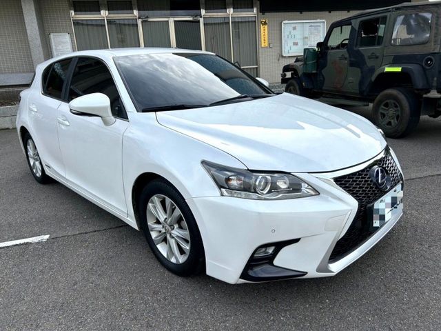 2016年Lexus CT200h 豪華版 I-KEY/倒車顯影/雙前座電動椅  第3張相片
