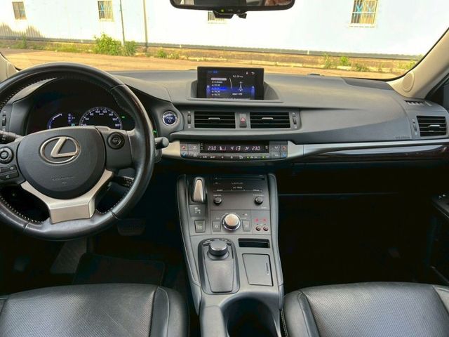 2016年Lexus CT200h 豪華版 I-KEY/倒車顯影/雙前座電動椅  第4張相片
