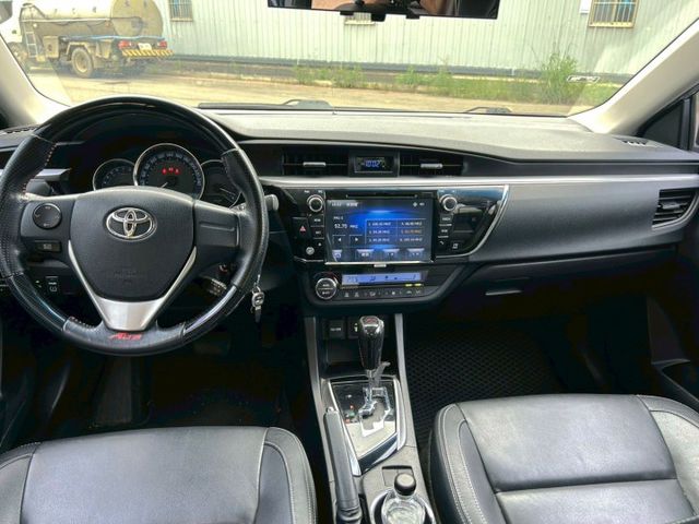 2014年式小改款Toyota Corolla Altis 1.8 方向盤快控/定速巡航/倒車顯影  第4張相片