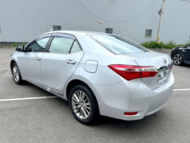 2014年式小改款Toyota Corolla Altis 1.8 方向盤快控/定速巡航/倒車顯影  第9張相片