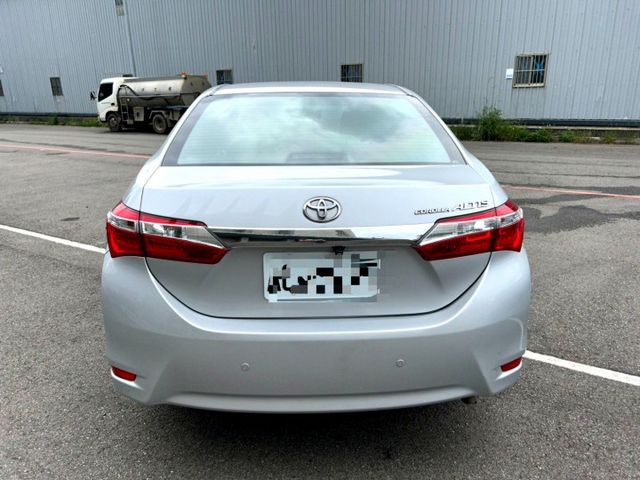 2014年式小改款Toyota Corolla Altis 1.8 方向盤快控/定速巡航/倒車顯影  第10張相片