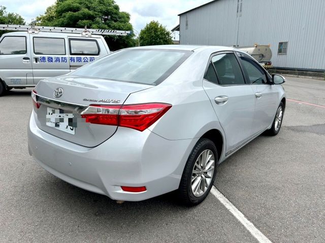 2014年式小改款Toyota Corolla Altis 1.8 方向盤快控/定速巡航/倒車顯影  第11張相片