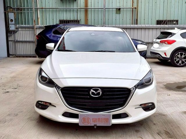 2017年Mazda 3 4D 2.0旗艦型 駕駛座電動調整/盲點偵測/換檔撥片  第2張相片