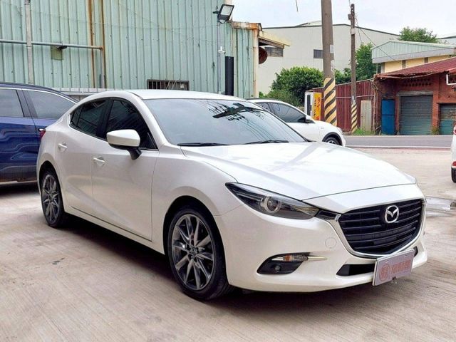 2017年Mazda 3 4D 2.0旗艦型 駕駛座電動調整/盲點偵測/換檔撥片  第3張相片