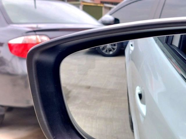 2017年Mazda 3 4D 2.0旗艦型 駕駛座電動調整/盲點偵測/換檔撥片  第11張相片