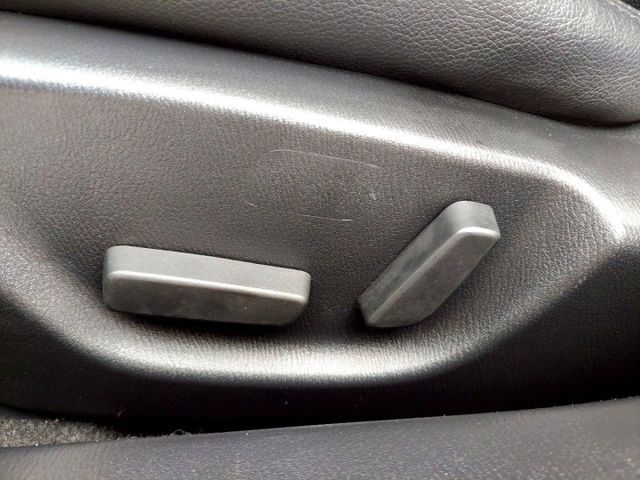 2017年Mazda 3 4D 2.0旗艦型 駕駛座電動調整/盲點偵測/換檔撥片  第13張相片
