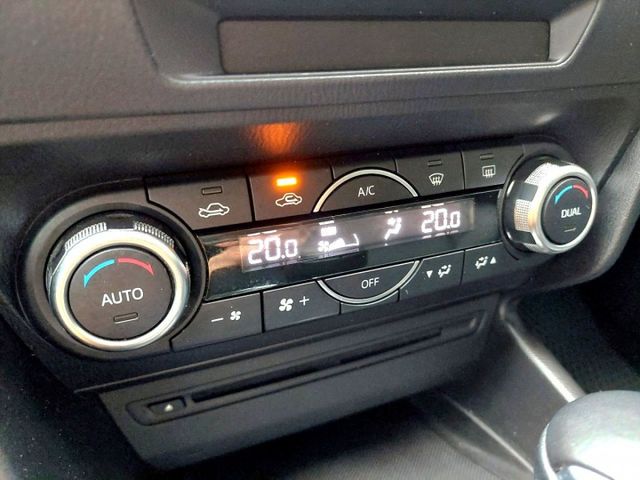 2017年Mazda 3 4D 2.0旗艦型 駕駛座電動調整/盲點偵測/換檔撥片  第14張相片