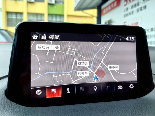 2017年Mazda 3 4D 2.0旗艦型 駕駛座電動調整/盲點偵測/換檔撥片  第15張相片