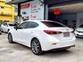 2017年Mazda 3 4D 2.0旗艦型 駕駛座電動調整/盲點偵測/換檔撥片  第17張縮圖