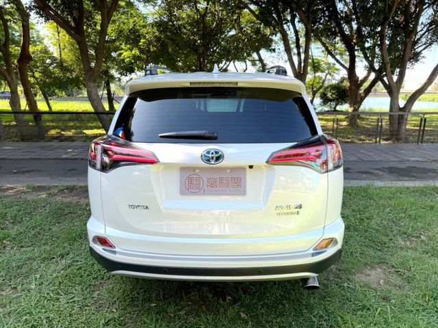 2017年Toyota RAV4 2.5 Hybrid尊爵 電動天窗/電動尾門/駕駛座電動調整  第18張相片