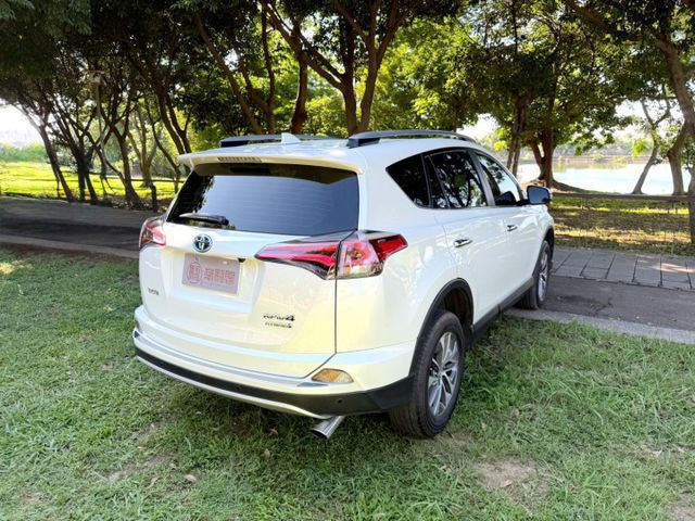 2017年Toyota RAV4 2.5 Hybrid尊爵 電動天窗/電動尾門/駕駛座電動調整  第19張相片