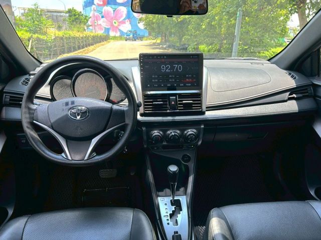 2015年Toyota Yaris 1.5 代步車首選~耐操好保養  第4張相片