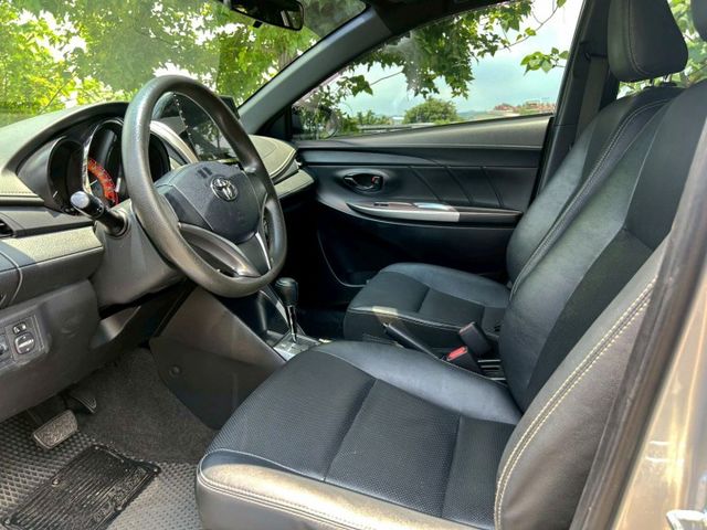 2015年Toyota Yaris 1.5 代步車首選~耐操好保養  第5張相片