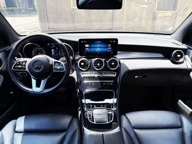 2020年M-Benz GLC200 Coupe 輕油電~雙前座電動座椅/電動尾門/ACC主動跟車  第4張相片