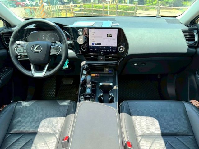 2022年Lexus NX250頂級版 原廠保固中~電動天窗/雙前座冷熱通風/電動尾門  第4張相片