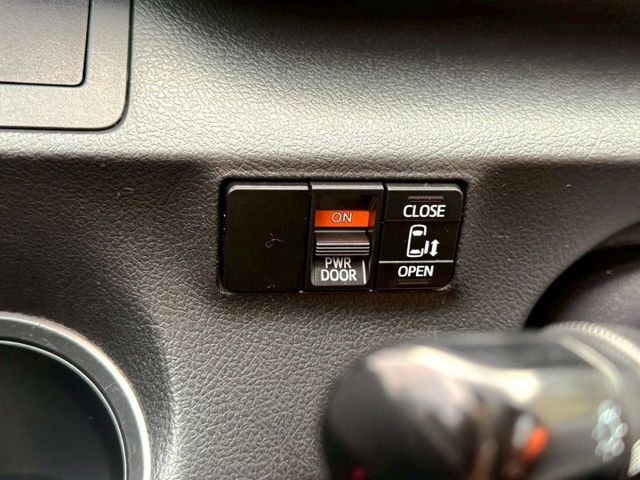 2016年Toyota Sienta 7人座 免鑰匙啟動/單邊電滑門/循跡防滑  第10張相片
