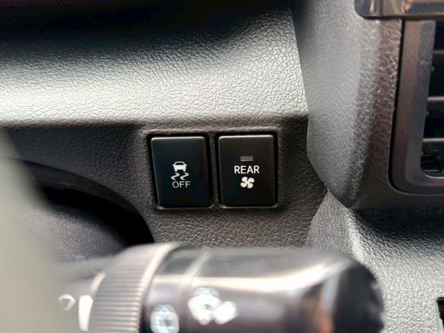 2016年Toyota Sienta 7人座 免鑰匙啟動/單邊電滑門/循跡防滑  第11張相片