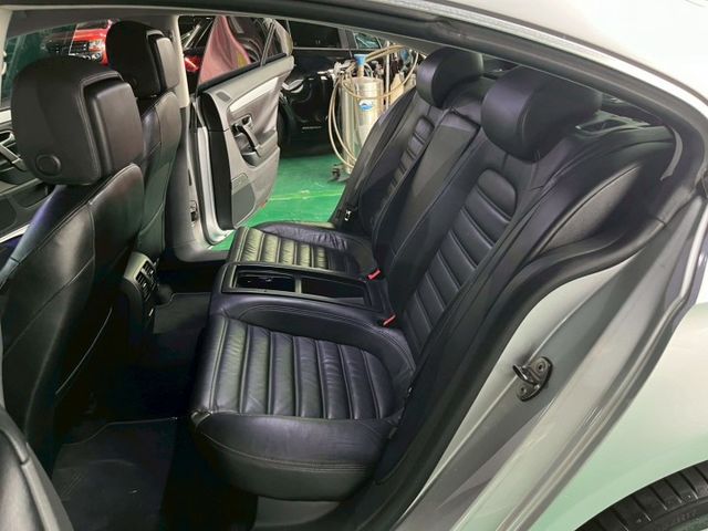 2009年Volkswagen Passat CC 2.0 柴油車 免鑰匙啟動/雙前座電動椅/恆溫空調  第5張相片
