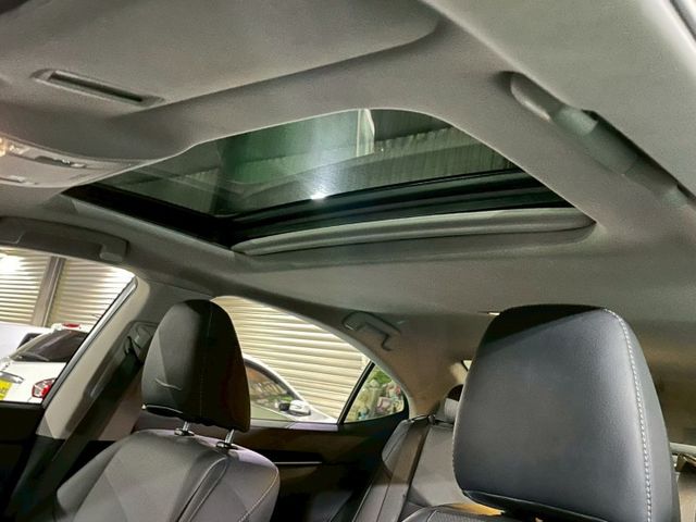 2016年Lexus ES200豪華版 僅跑7萬 電動天窗/車道變換輔助系統/倒車顯影  第8張相片