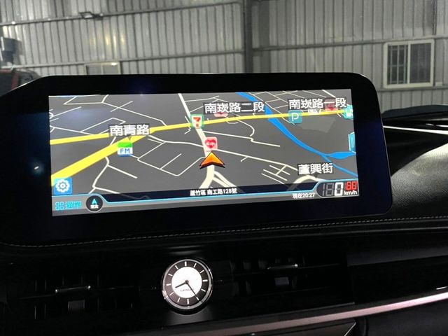 2016年Lexus ES200豪華版 僅跑7萬 電動天窗/車道變換輔助系統/倒車顯影  第9張相片