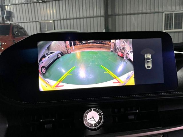 2016年Lexus ES200豪華版 僅跑7萬 電動天窗/車道變換輔助系統/倒車顯影  第10張相片