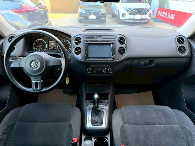 2011年Volkswagen Tiguan 2.0 TSI 分區溫控/後座出風口/衛星導航/倒車顯影  第4張相片