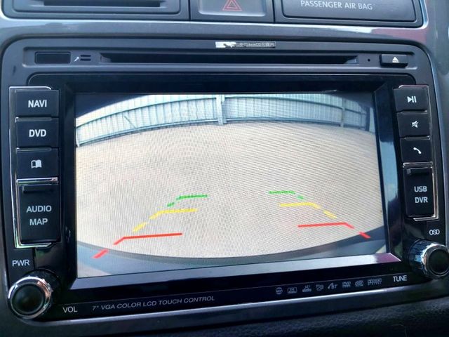 2011年Volkswagen Tiguan 2.0 TSI 分區溫控/後座出風口/衛星導航/倒車顯影  第13張相片