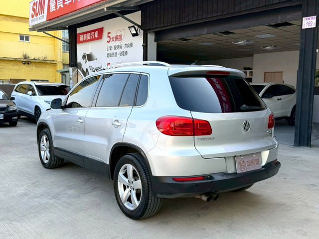 2011年Volkswagen Tiguan 2.0 TSI 分區溫控/後座出風口/衛星導航/倒車顯影  第15張相片