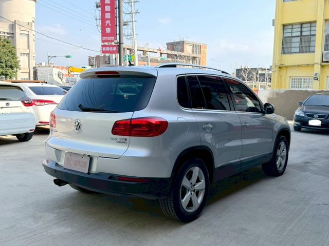 2011年Volkswagen Tiguan 2.0 TSI 分區溫控/後座出風口/衛星導航/倒車顯影  第17張相片