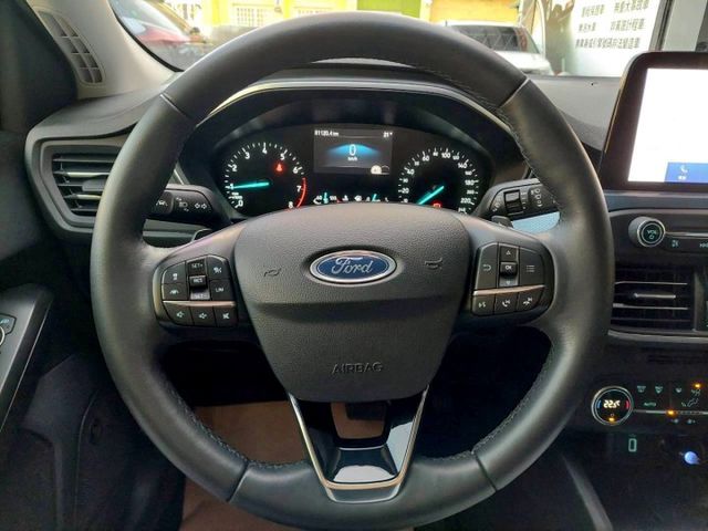 2021年Ford Focus Active 任性版 抬頭顯示器/駕駛座電動調整/衛星導航/免鑰匙啟動  第7張相片