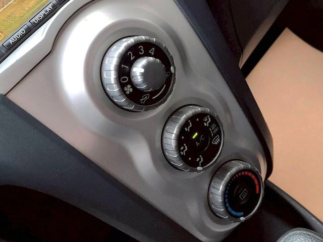 2007年Toyota Yaris 1.5 G 便宜代步車~多功能小車! 方向盤快控/抬頭顯示器/音響主機  第10張相片
