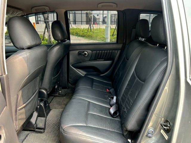 2011年Nissan Livina 1.6 全車原鈑件~好開好養小資族首選!!  第6張相片