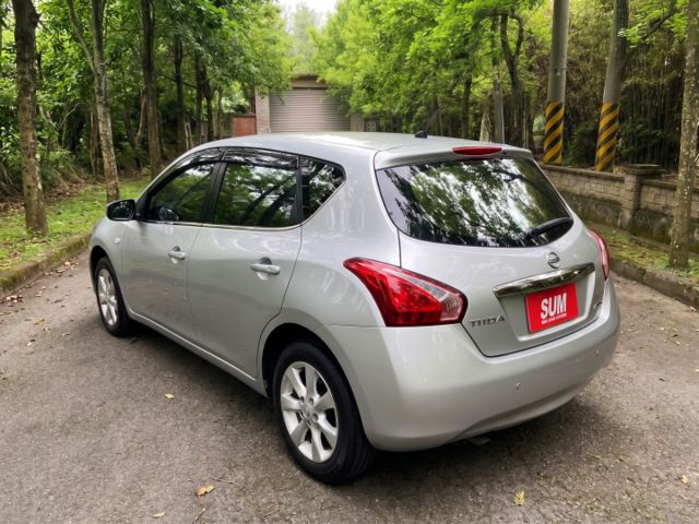 2014年Nissan Tiida 5D 定速巡航/倒車顯影/免鑰匙啟動  第10張相片